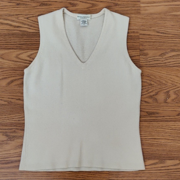 Banana Republic Tops - Banana Republic Cream V-Neck Sleeveless Cashmere Top